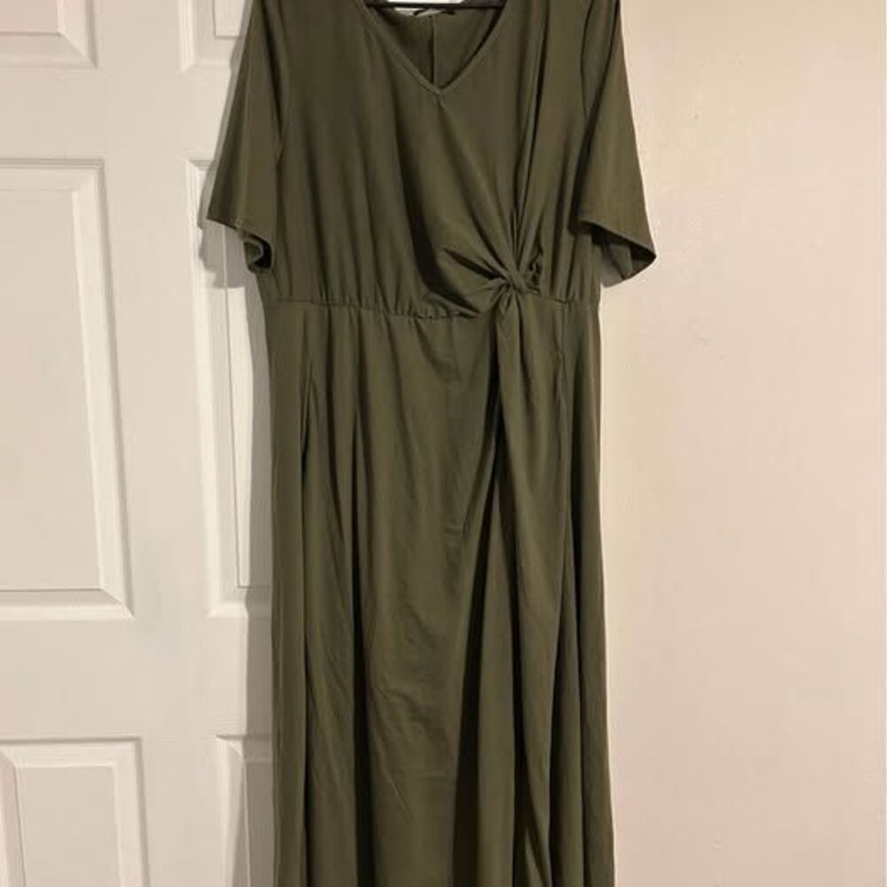 BloomChic Women’s 18-20 Olive Green Twist Front Maxi Dress NWT Plus Size